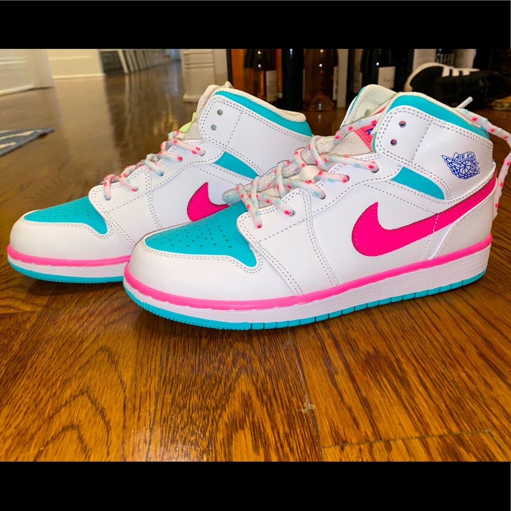 Jordan 1 Mid